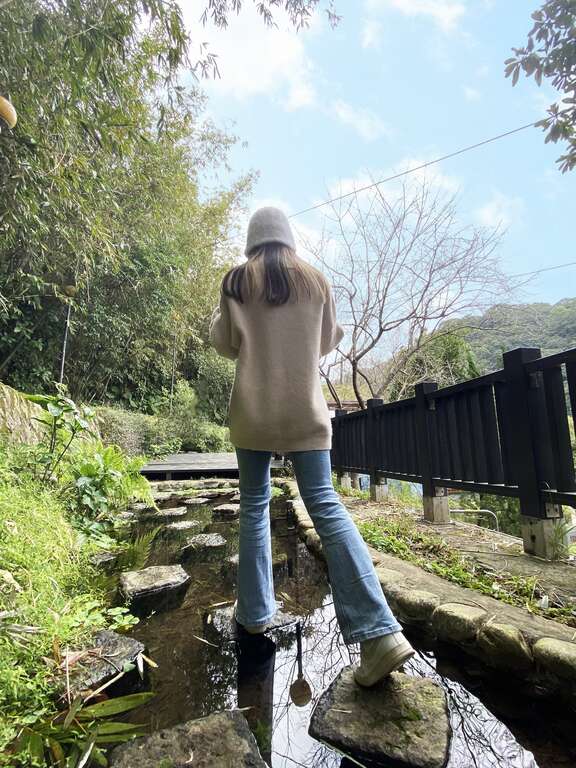 在「菁礐古圳」感受水的流动，听着悠悠的水声，清凉的山风抚慰着疲惫的心灵(图片来源：台北市政府工务局大地工程处)