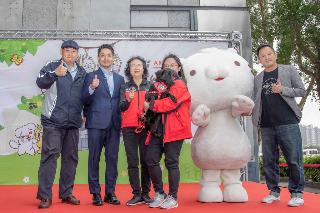 一起懶纜過新年！貓空纜車吉祥物—樹懶「共ㄉㄨ拉」，邀請麻吉貓、ARTT臺灣動物緊急救援小組的EMMA與小牛擔任代言大使(圖片來源：臺北大眾捷運股份有限公司)