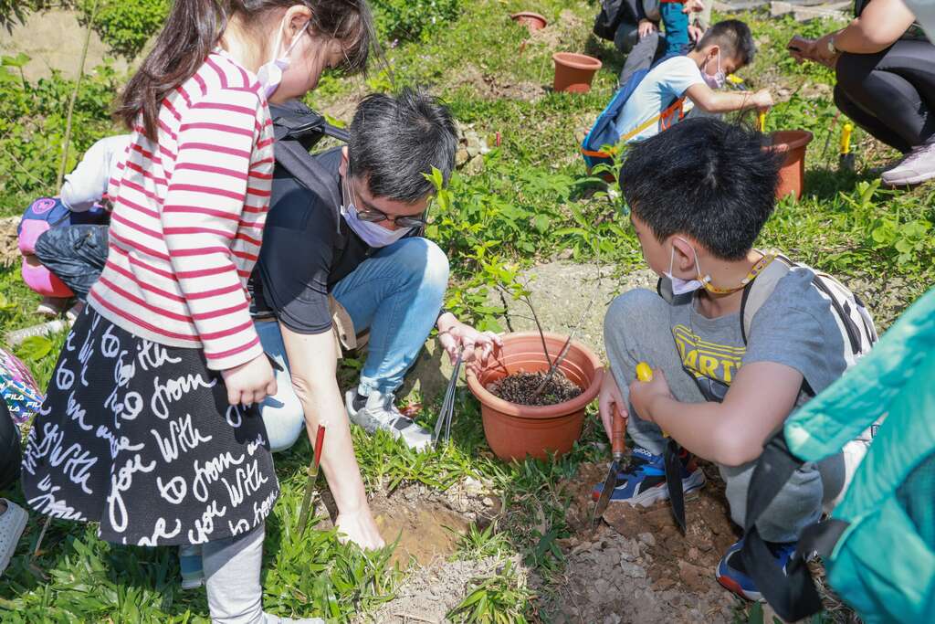 植樹體驗，預約一片城市森林(圖片來源：臺北市政府工務局大地工程處)