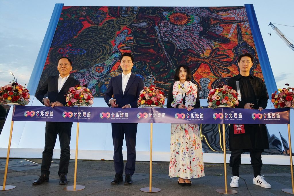 일본 당대예술가 코마쓰 미와(小松美羽), 타이베이 등불축제를 위해 제작한 <모두가 용이 될