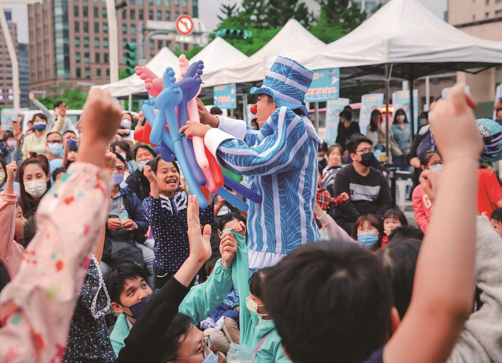 台北兒童月宛如一場以孩子為中心的慶生會，讓孩子在富含育樂趣味的活動中探索學習。（資料照）