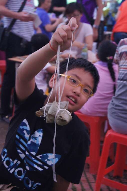 参与民众南北粽DIY体验