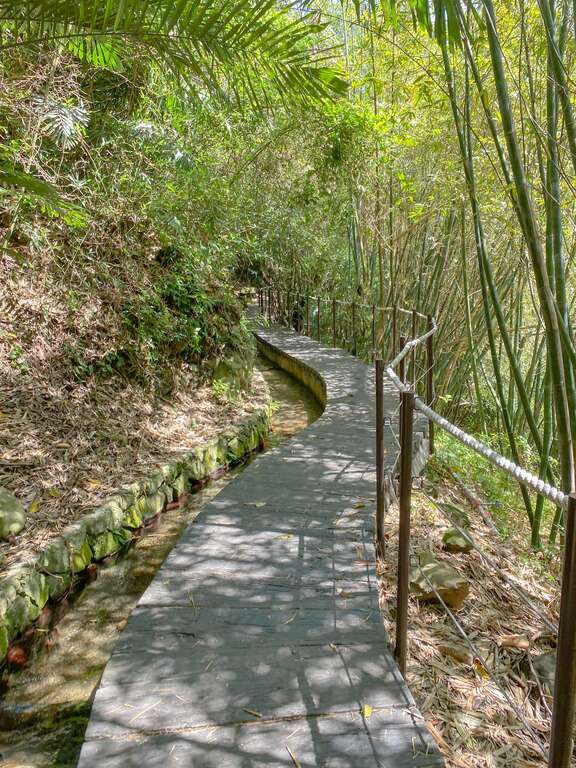 神秘的「半岭水圳步道」，轻松沿着水路悠闲漫步(图片来源：台北市政府工务局大地工程处)