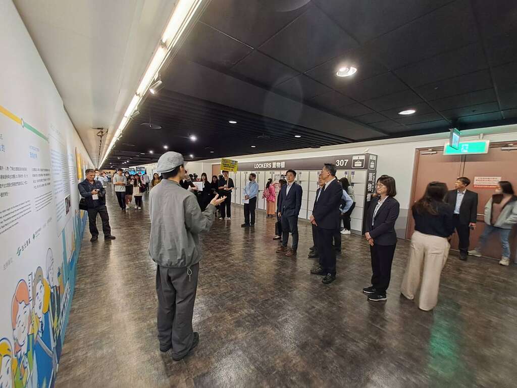 本次展览以「回顾过去，从历史学习」为主轴，如公司成立、通车、路网扩张、运量成长及经历的营运挑战(图片来源：台北大众捷运股份有限公司)