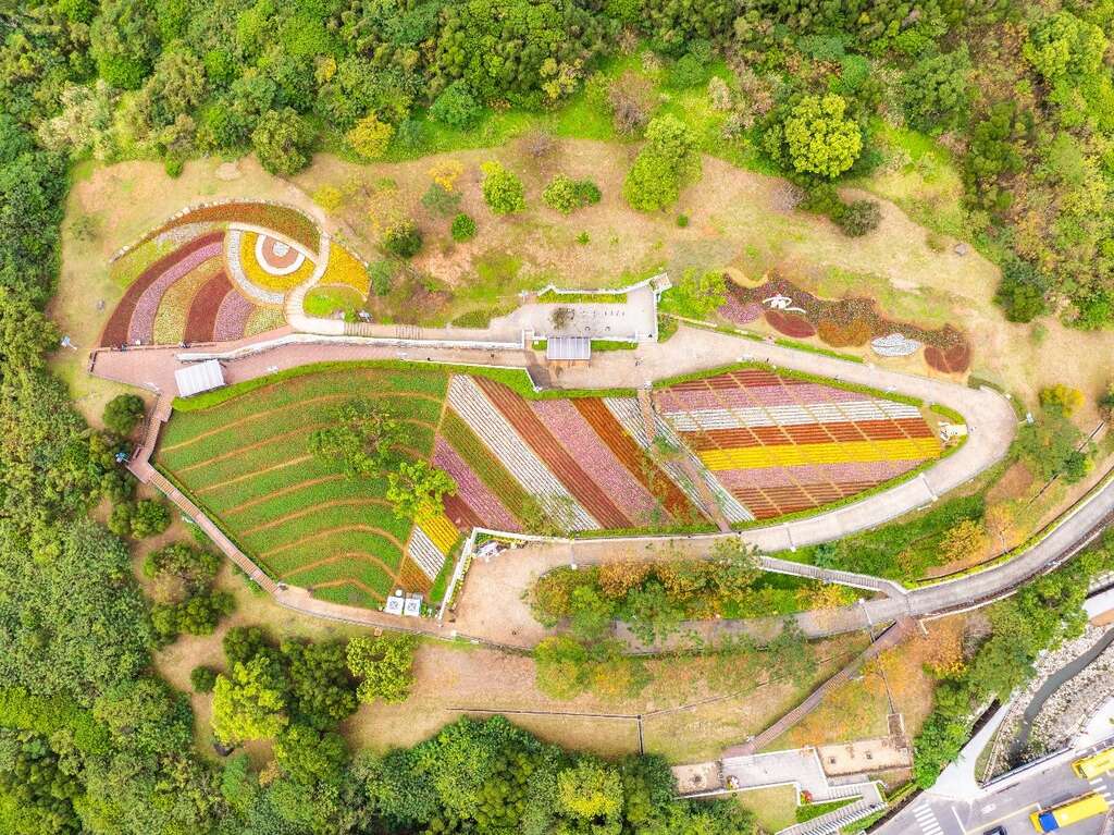 2024三层崎花海空拍全景(图片来源：台北市政府工务局公园路灯工程管理处)
