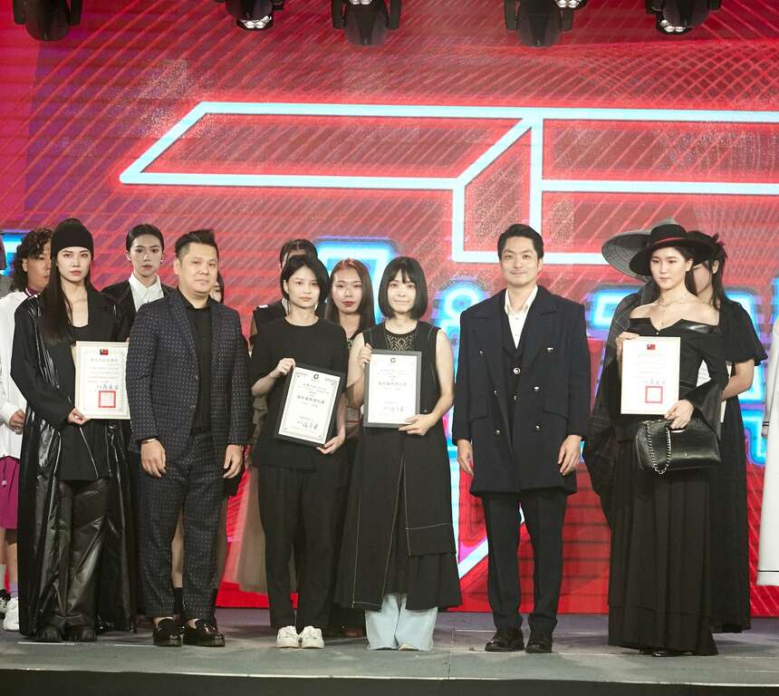 112年台北好时尚设计师和佳纺国际携手创作选出2位特别奖得主(图片来源：台北市商业处)