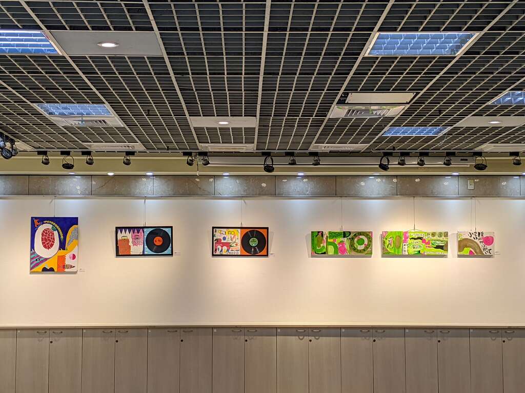 本展览展出卡沃蕴藏幸福元素的多媒材作品透过艺术将「幸运」、「感恩」(图片来源：台北市青少年发展暨家庭教育中心)