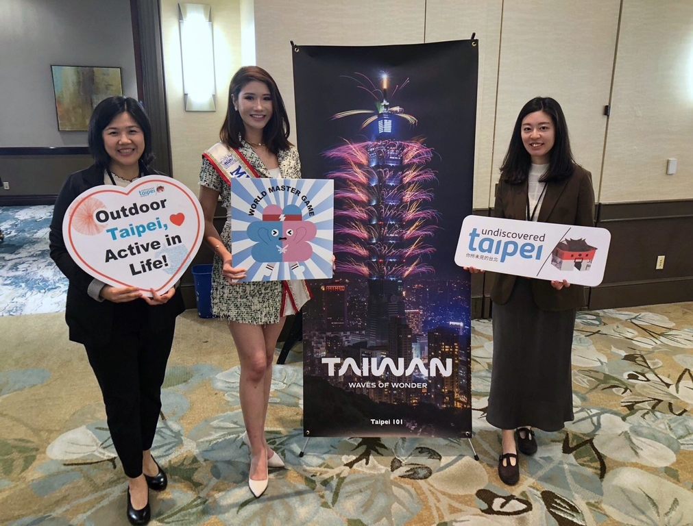 觀傳局邀請臺美小姐Tiffany Chang一同於舊金山推廣會現場宣傳2025雙北世壯運。(圖片來源：臺北市政府觀光傳播局)