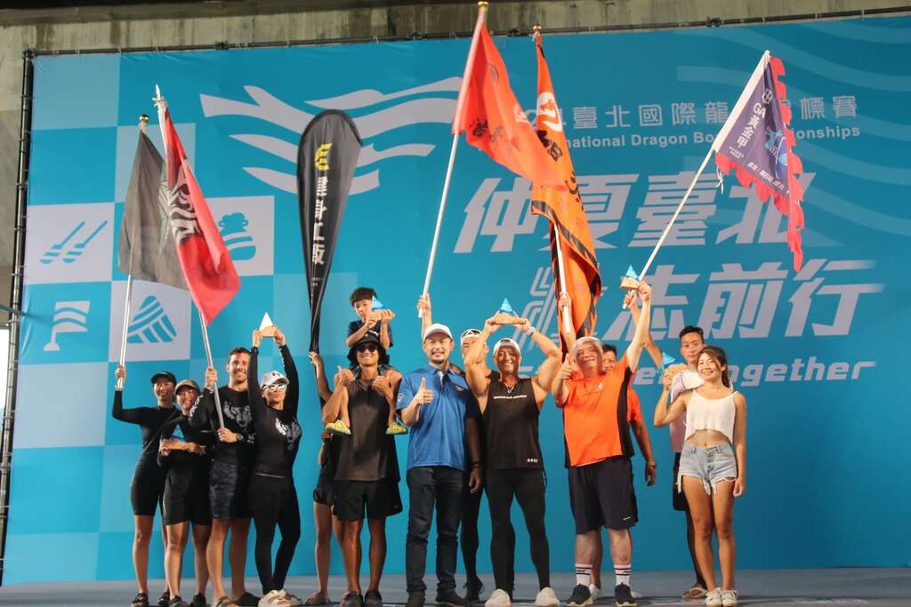 大型龍舟混合組前六名隊伍(圖片來源：臺北市政府體育局)