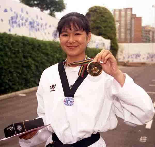 陳怡安在巴塞隆納奧運跆拳道示範賽中為我國奪下1面金牌