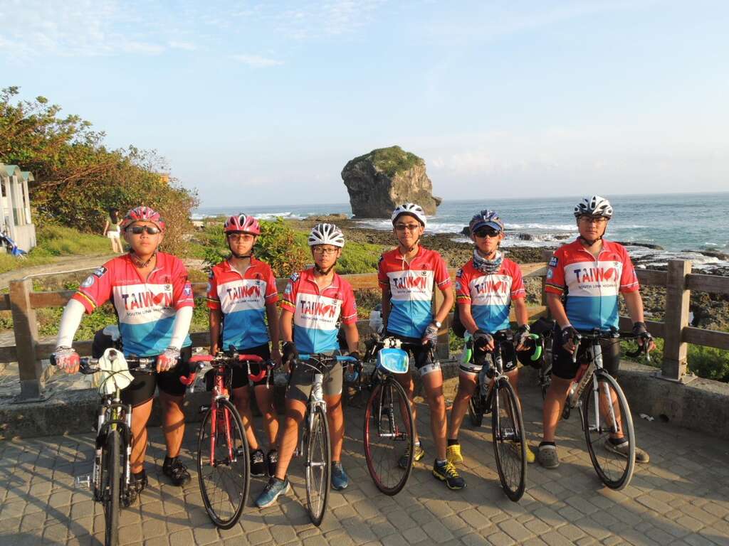 芳和国中单车社在去年挑战单车环岛的壮游之旅。（图／台北市青少年发展处提供）