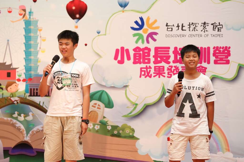 憨厚兄弟檔李建豐及李冠博以Rap介紹台北探索館榮獲本年度最佳小館長