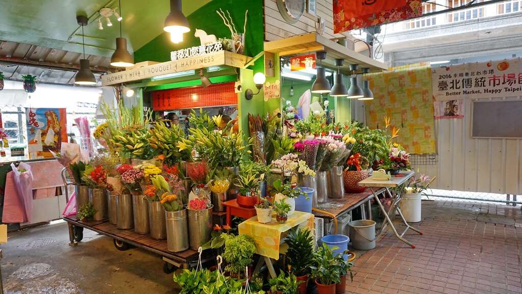 隱身在市場轉角60年歷史的市場花店「馨都如您意花苑」打破一般人對傳統市場的刻板印象