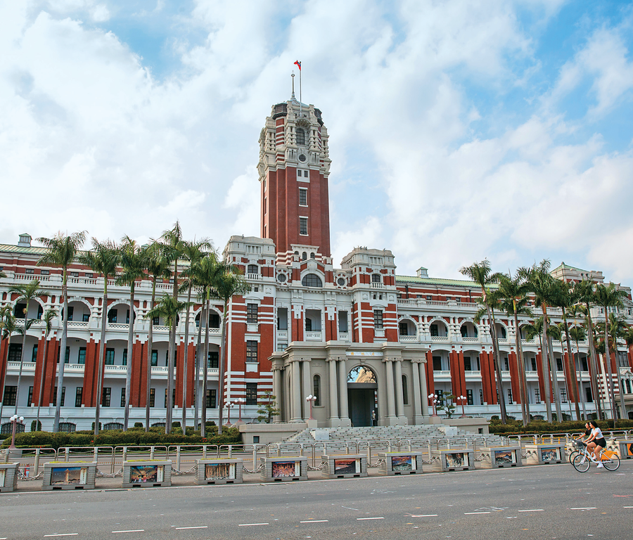 1919年落成的總統府為華麗氣派的辰野式風格代表。