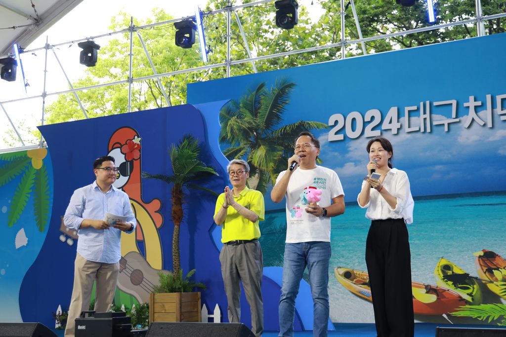 王秋冬局長於大邱炸啤節宣傳台北觀光及2025雙北世壯運(圖片來源：臺北市政府觀光傳播局)