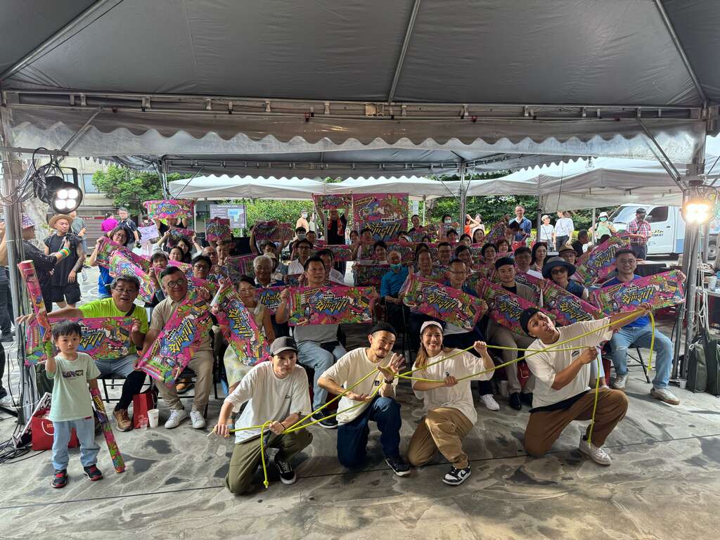 青年局长殷玮现场感受年轻人活力创意与体验在地文化故事力(图片来源：台北市政府青年局)