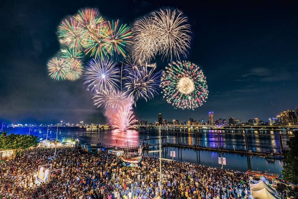 2024夏日节大稻埕烟火(图片来源：台北市政府观光传播局)