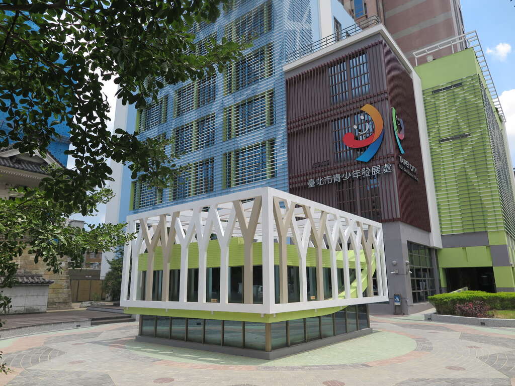 地砖设计成Y字树形图案