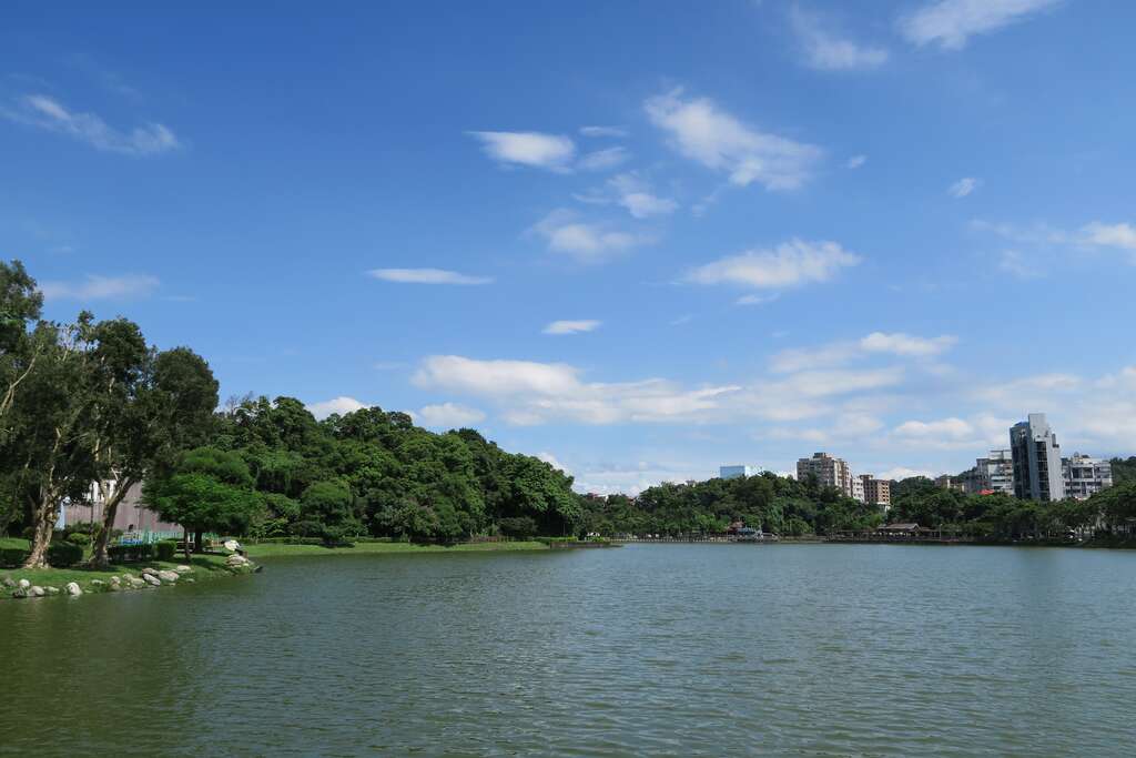 图3.碧湖公园湖景