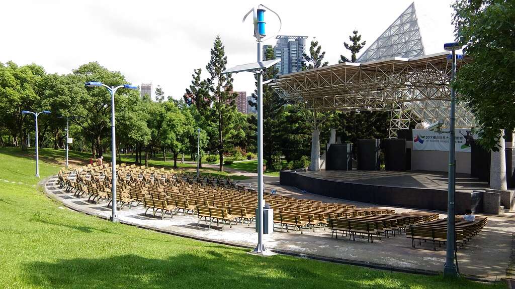 图5. 大安森林公园音乐台有宽广的座位及草坪提供赏月