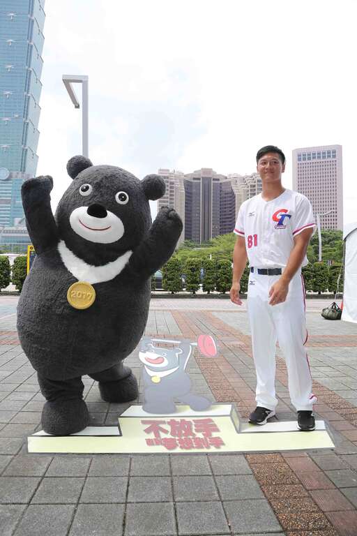 1050608_032_臺北世大運地景藝術發_opt.jpg