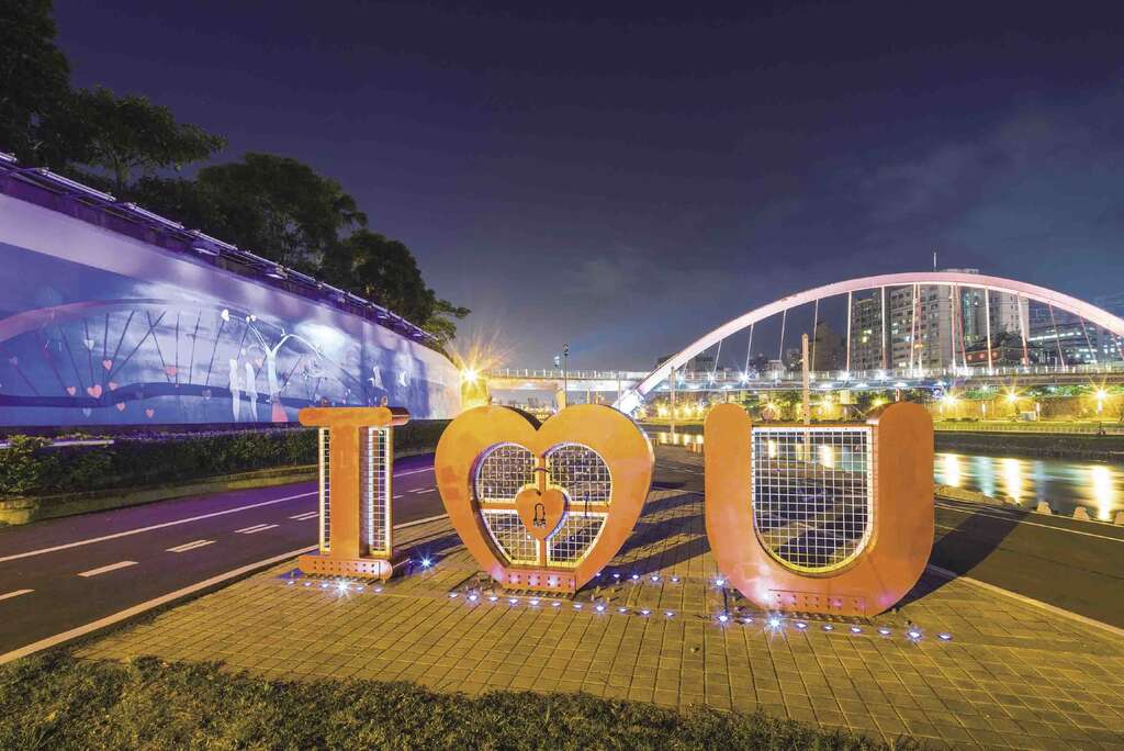 DC03597--台北松山彩虹桥爱情水岸--_opt.jpg