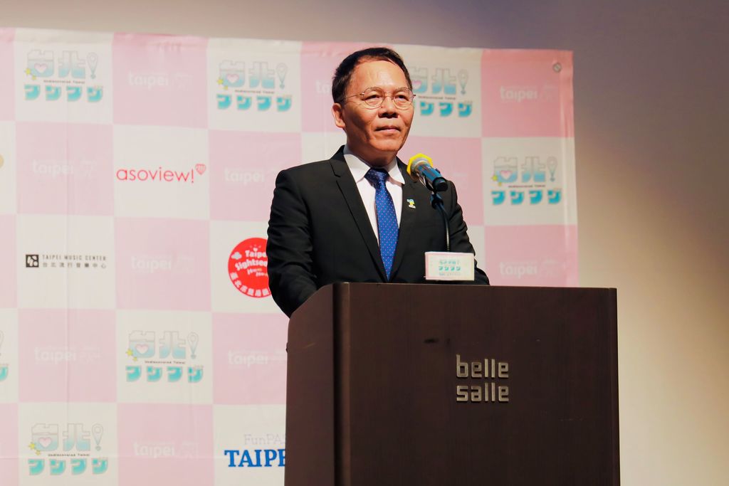 觀傳局長王秋冬向日本旅客推薦臺北的觀光魅力(圖片來源：臺北市政府觀光傳播局)