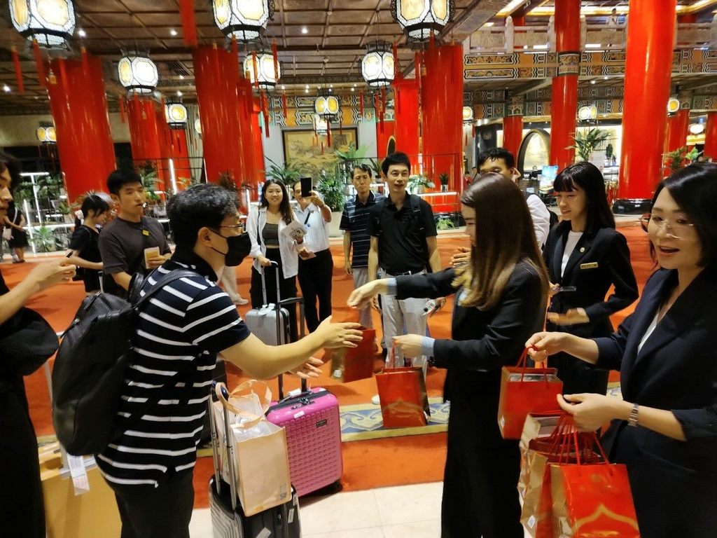 韩国业者与北市旅馆业者互动(图片来源：台北市政府观光传播局)