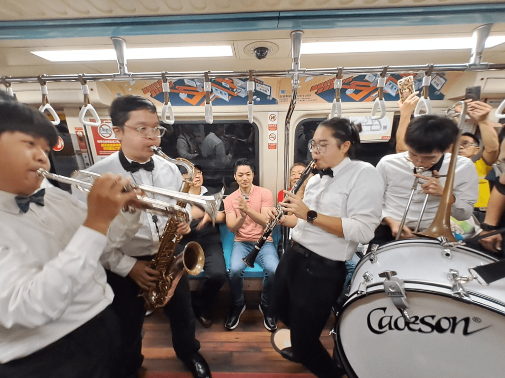 25日的板南線「北捷爵士快線」專屬列車(圖片來源：臺北大眾捷運股份有限公司)