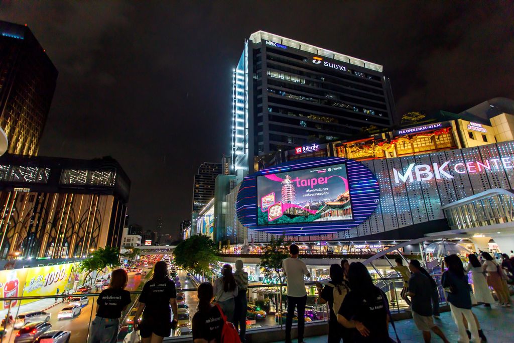 台北美食美景出现在曼谷市区，吸引泰国民众目光。(图片来源：台北市政府观光传播局)