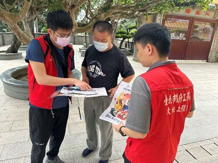 土石流防灾教育宣导-逐户拜访保全住户(图片来源：台北市政府工务局大地工程处)