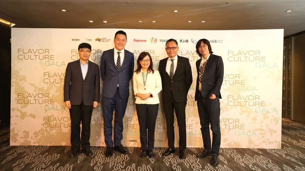 林奕华副市长与商业处高振源处长(左1)、晶华酒店吴伟正营运长及餐饮部罗明威副总经理、flavor风格美食指南吴威赋执行长合影(图片来源：台北市商业处)