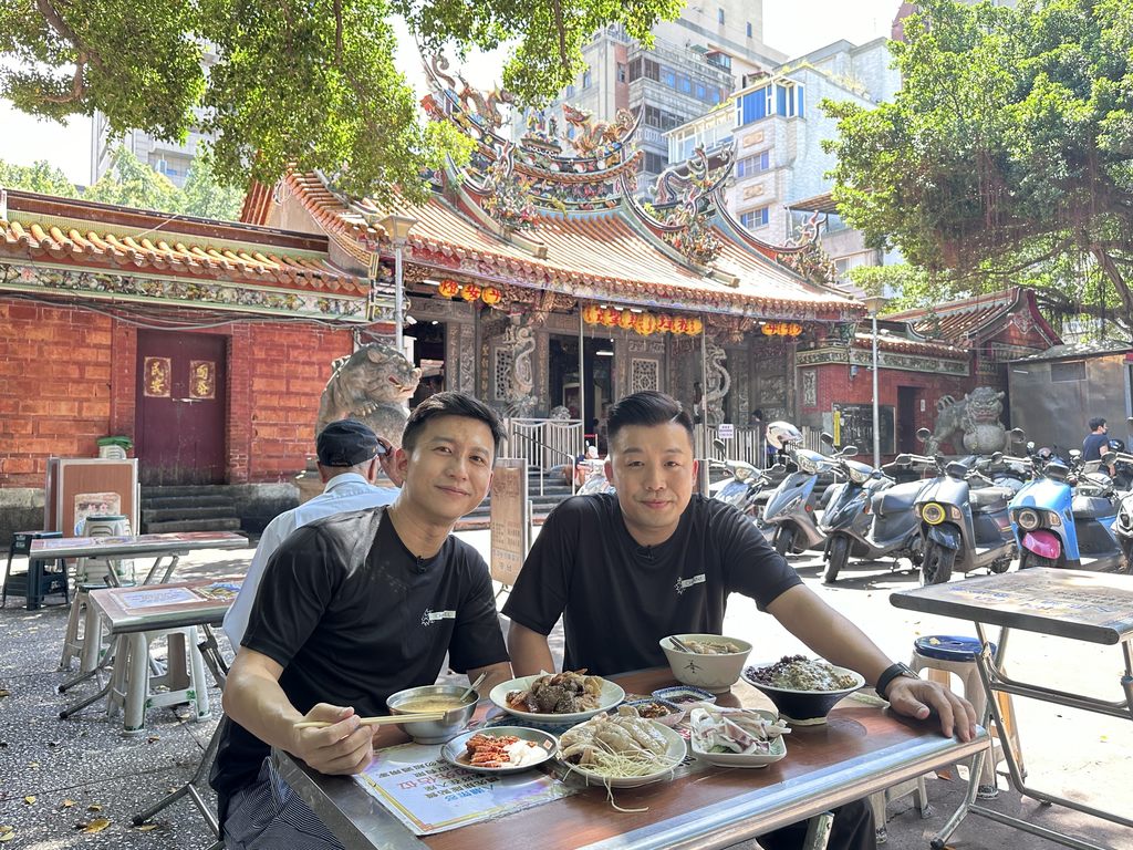 馬來西亞網紅Musang King Channel來臺北旅遊體驗在地小吃(圖片來源：臺北市政府觀光傳播局)