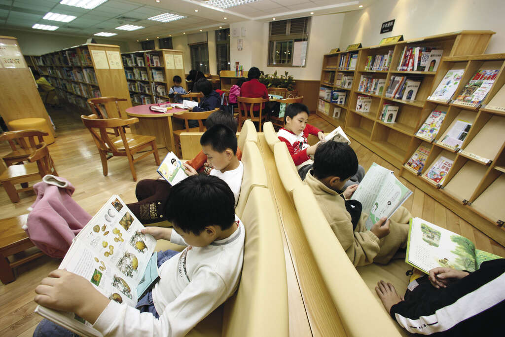 主冊P11 換照(檔名為圖說)    湯志民_opt.jpg
