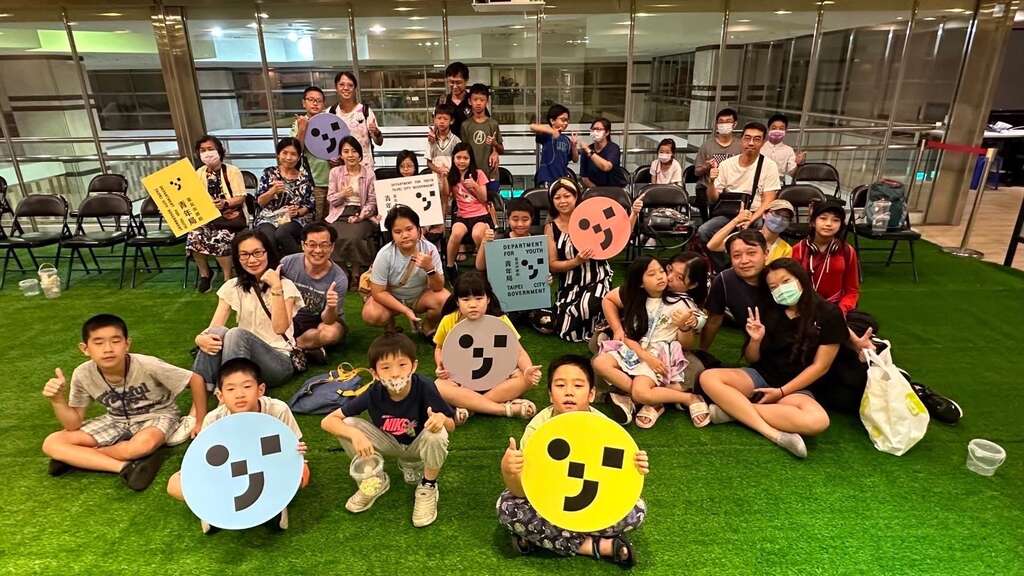台北市政府青年局活动大合照(二)(图片来源：台北市政府青年局)