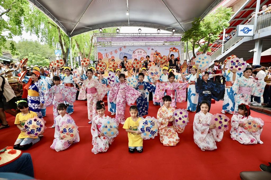 山形花笠舞丶北投缤纷乐丶越复古越时尚(图片来源：台北市政府观光传播局)
