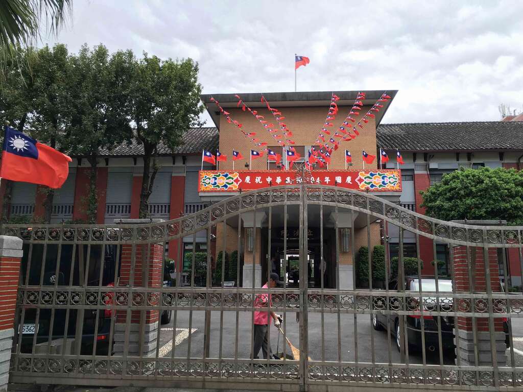 F-2 現今立法院的中山南路正門。.jpg