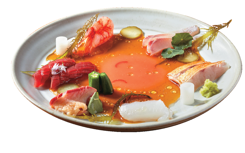 「盈科」選用日本與台灣的當季生魚，搭配發酵牛番茄醬汁、紫蘇油，突破生魚片的傳統吃法。（圖／盈科）