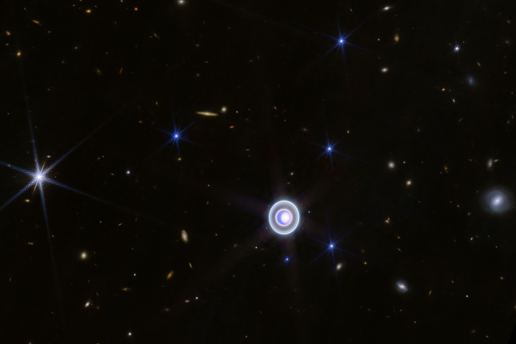 韋伯太空望遠鏡所拍攝的天王星及其光環，清楚呈現天王星「躺著自轉」的姿態，相當特別。(圖片來源：臺北市立天文科學教育館)