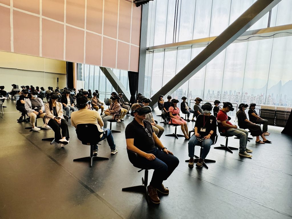 11月15日台北表演艺术中心景点观摩活动《漂浮北艺，微糖少冰》VR虚拟实境体验(图片来源：台北市政府观光传播局)