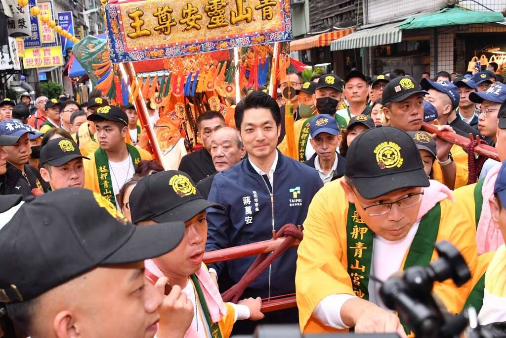 蔣萬安表示，每年的青山宮遶境活動就像是艋舺人的小過年，也是臺北市三大廟會之一，且被指定為無形文化資產，傳承超過一百多年，具有極高的歷史與文化價值。(圖片來源：臺北市政府秘書處媒體事務組)