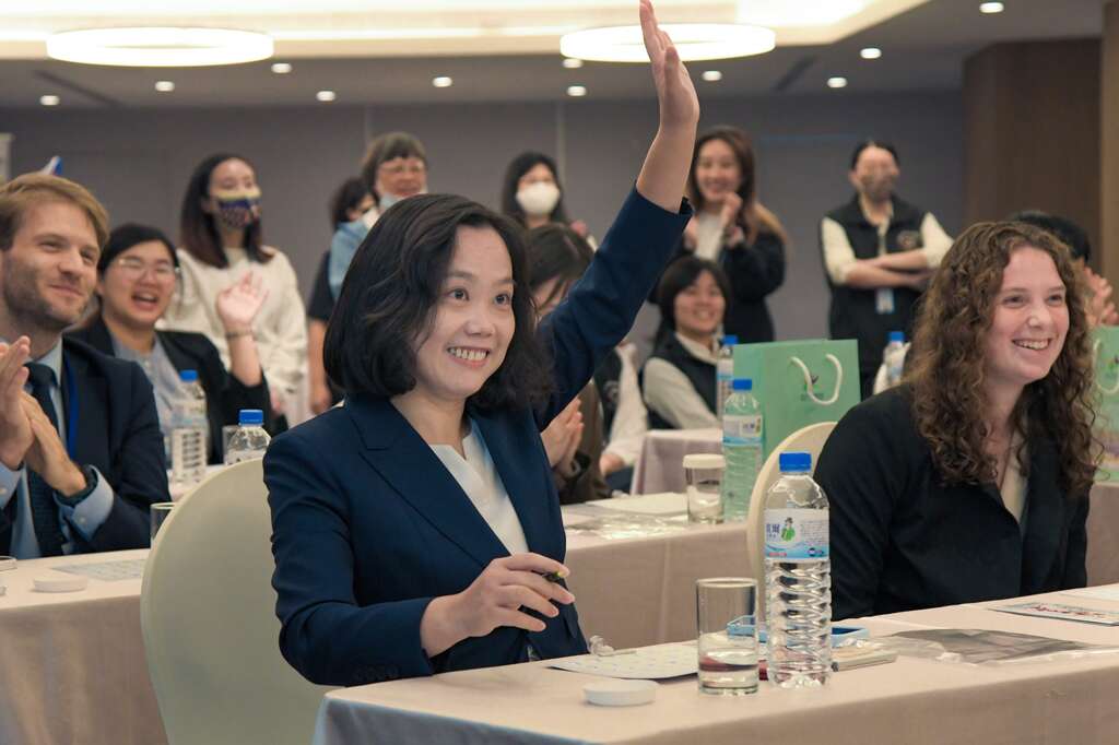 与会贵宾参与世壮运宾果游戏反应热烈(图片来源：台北市政府体育局)