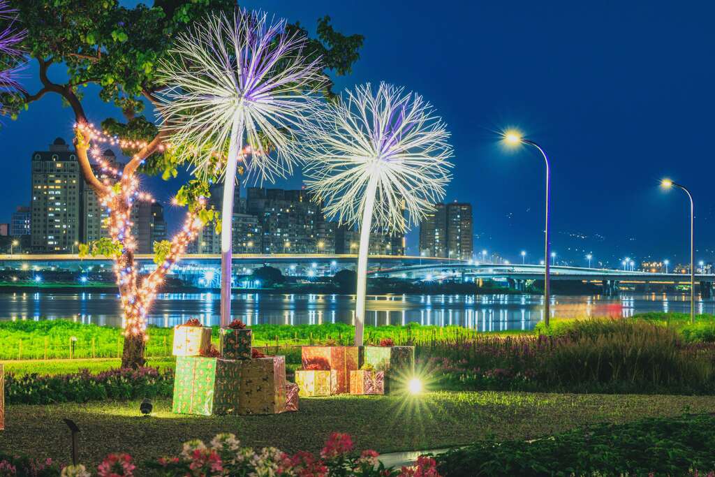 延平河川敷の幻想的な花畑でクリスマス！タンポポライト夜景が超ロマンチック