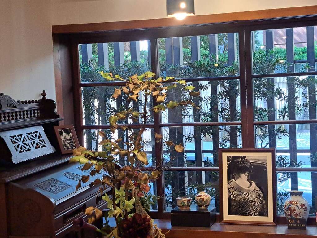 文房的日式窗台上, 優雅的展示攝影藝術作品之美(圖片來源：臺北市政府文化局)