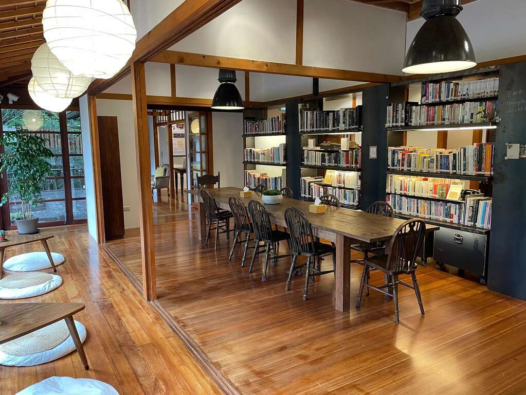 老房子化身為公益圖書館，提供市民自由入館及茶飲、糕點的服務(圖片來源：臺北市政府文化局)