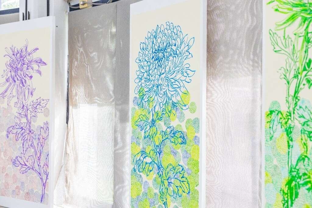 大气雅致的看见菊花开、月令图及台湾特有种作品(图片来源：台北市政府工务局公园路灯工程管理处)