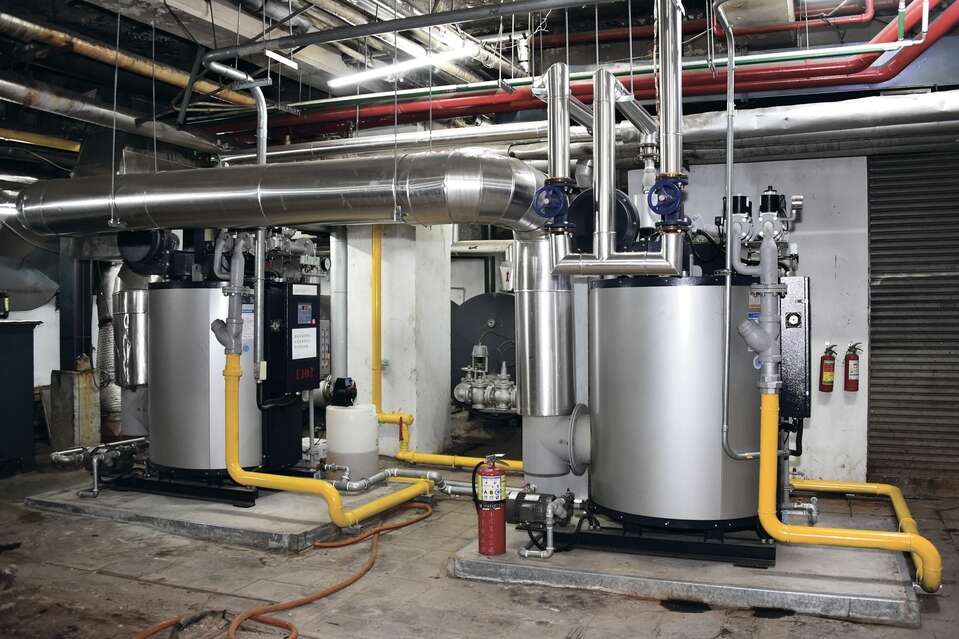 從汰換冰水主機、定期保養相關配備等措施，可看出三德大飯店在節電上的用心
