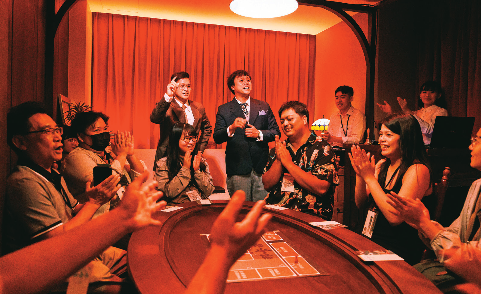 山峸制作设计与北投老爷酒店合作推出结合桌游与剧场的表演节目《天亮前的那卡西》，带给民众深度的北投文化体验。（图／山峸制作设计）