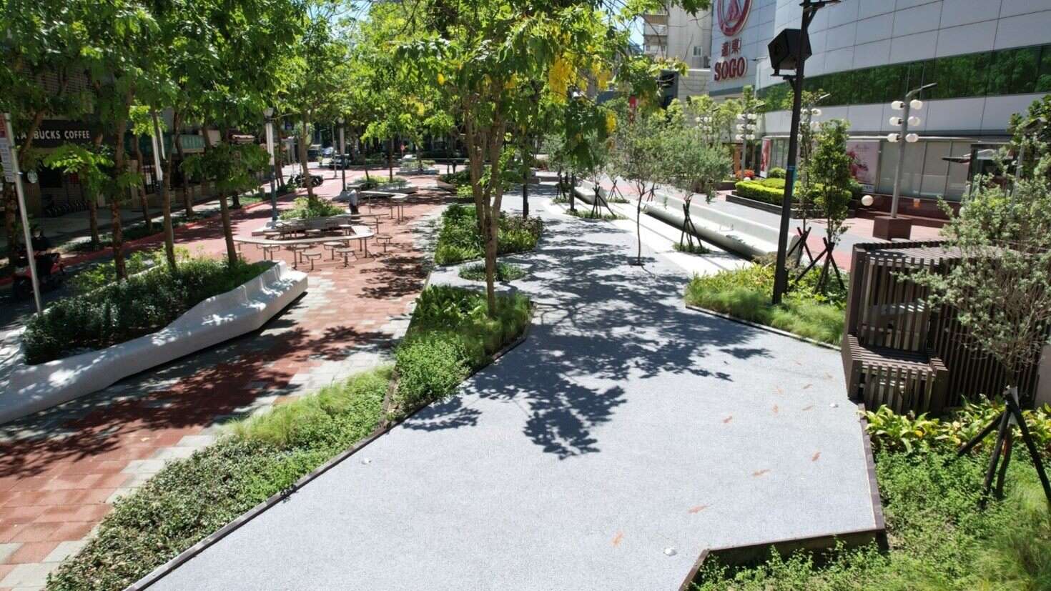 瑠公綠廊中央廊道(圖片來源：臺北市政府工務局新建工程處)