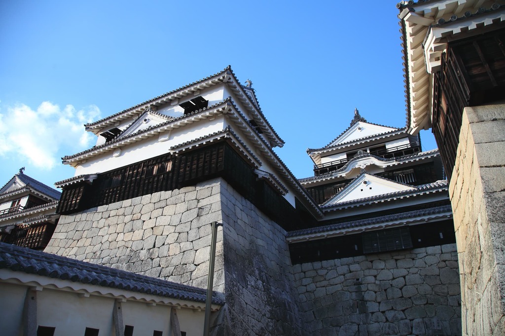 臺北市珍珠奶茶燈組即將在愛媛縣松山機場展出，展現臺北市與松山市深厚的情誼，圖為松山市著名的松山城。(圖片來源：臺北市政府觀光傳播局)